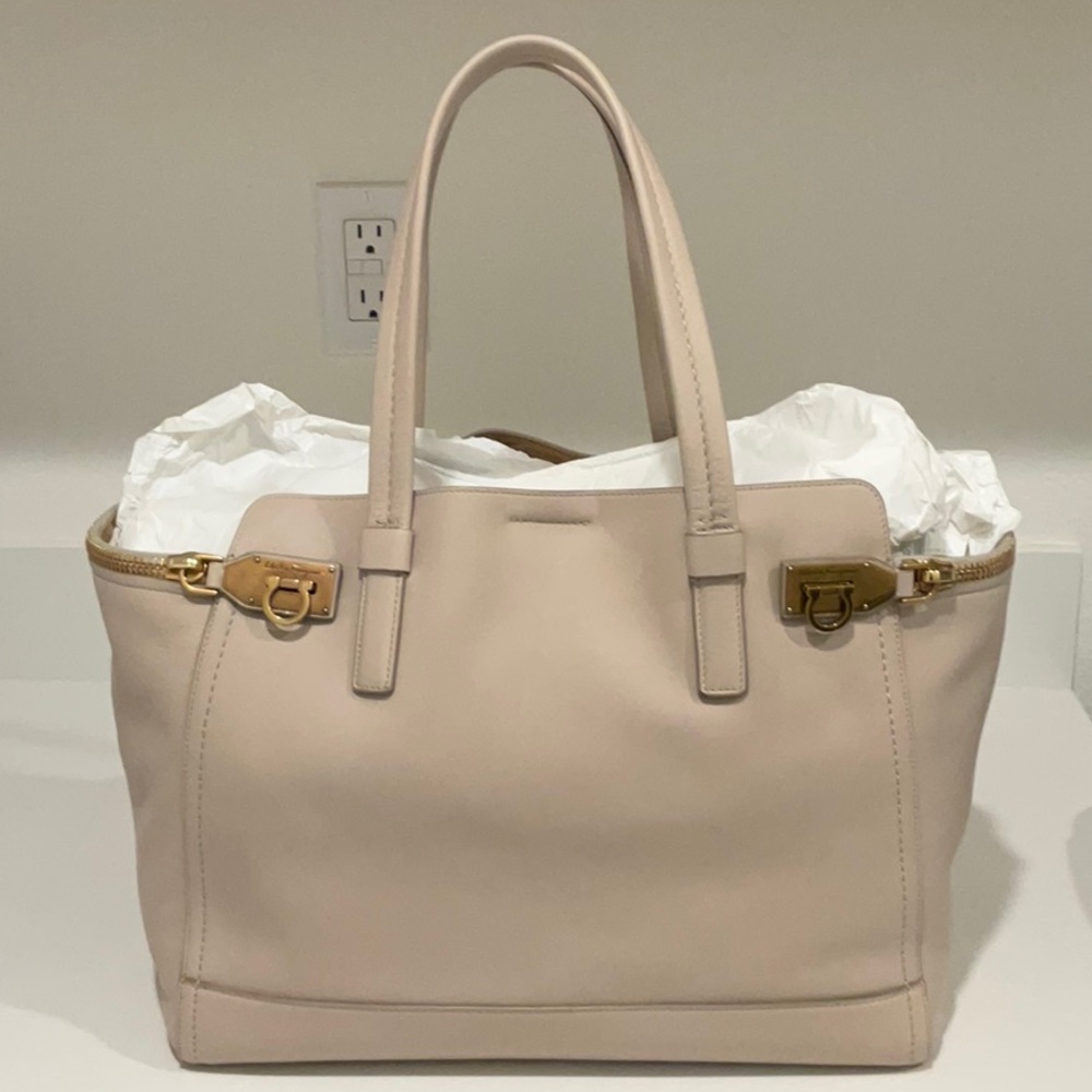 Ferragamo Verve Tote